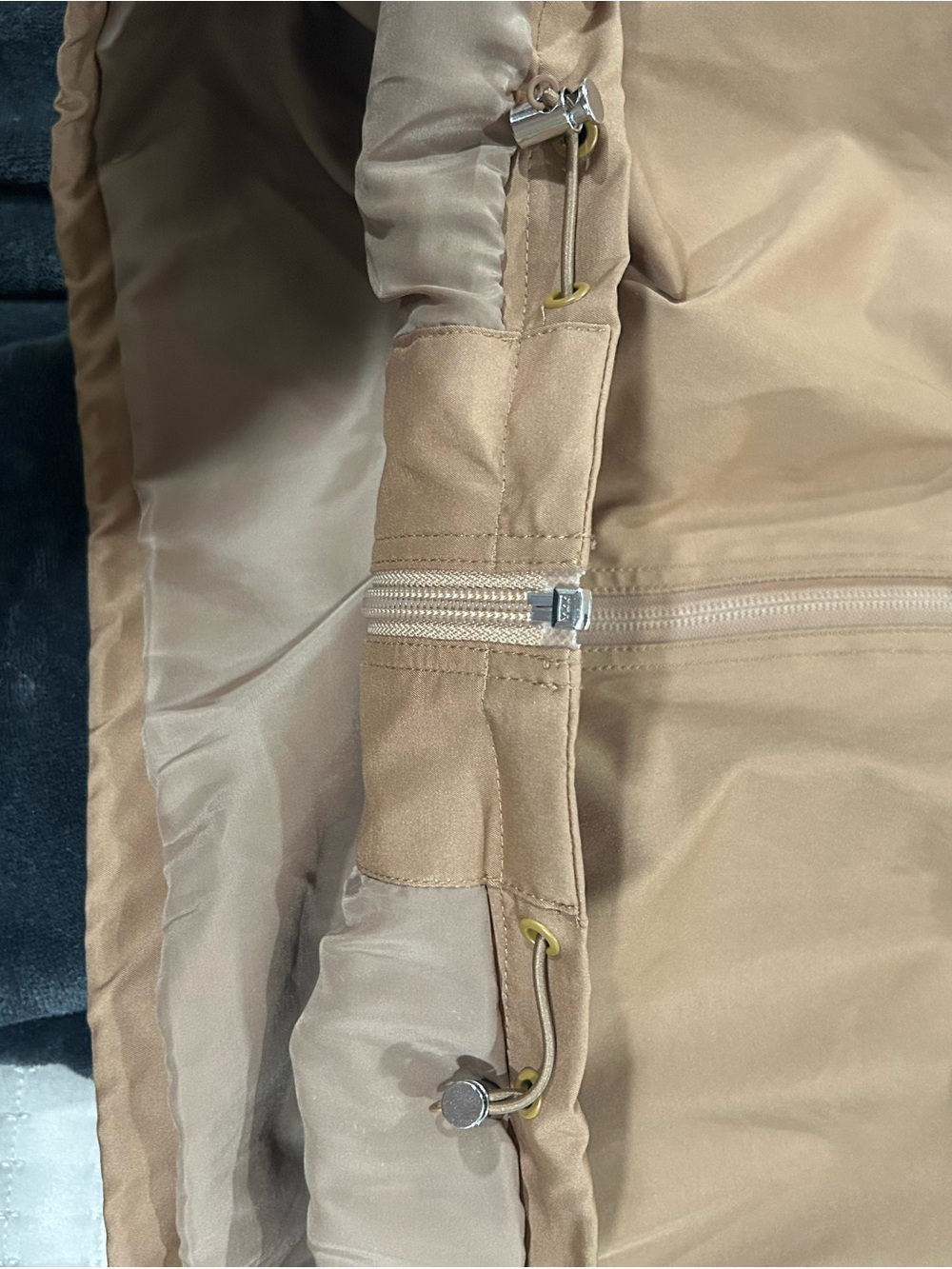 Aritzia Babaton Wilde Jacket
Slick matte twill hooded windbreaker - Picture 6 of 11